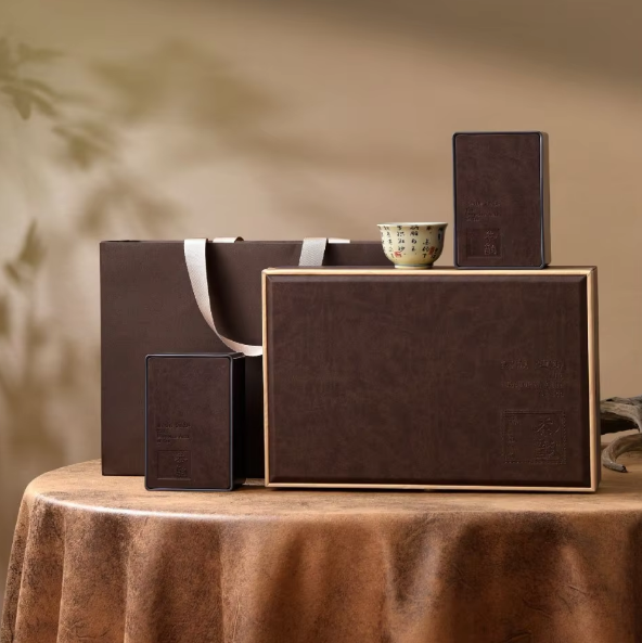 Leather-Clad Tea Box Leather-Clad Tea Box