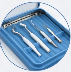 Hinged Tin Box With Silicone Insert 73*104*H15mm